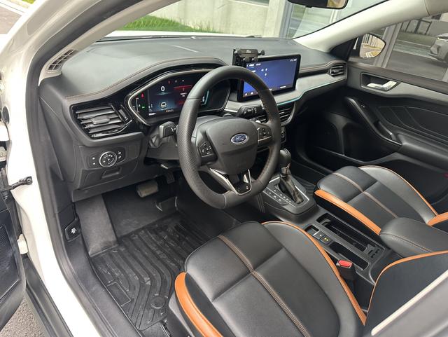 Ford Focus - фото 4