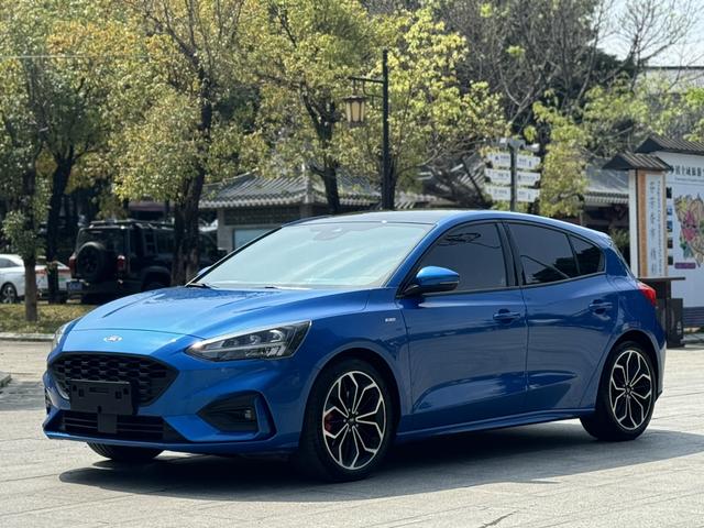 Ford Focus - фото 0