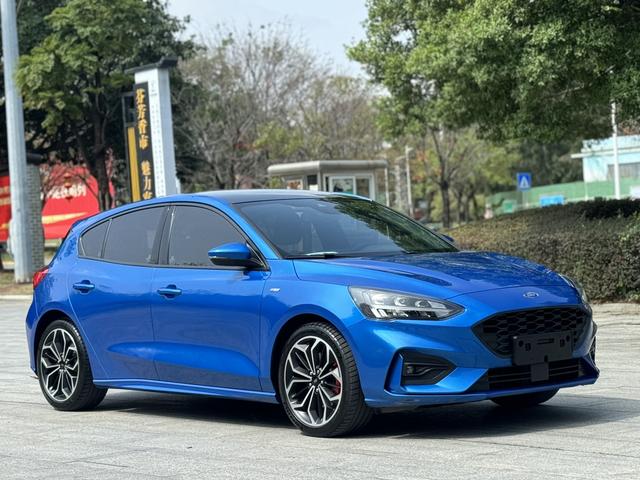 Ford Focus - фото 2