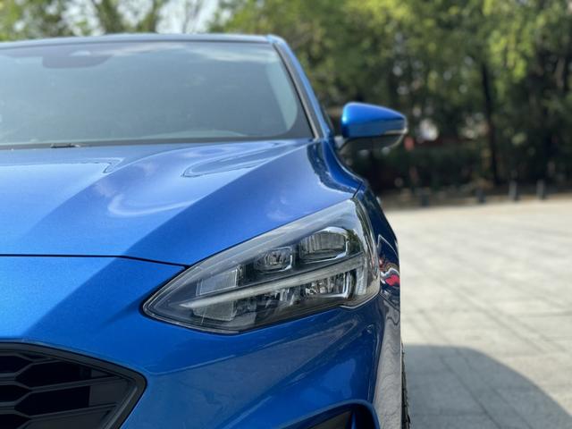 Ford Focus - фото 3