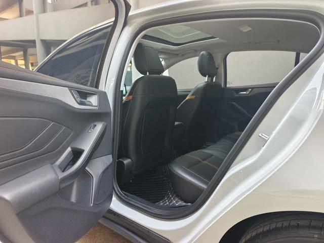 Ford Focus - фото 4