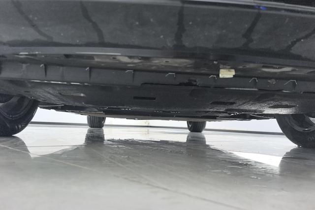 Hongqi E-QM5 - фото 3