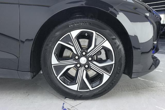 Hongqi E-QM5 - фото 4