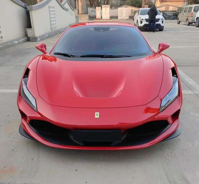 Ferrari F8 - фото 1