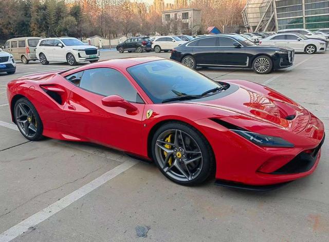 Ferrari F8 - фото 2