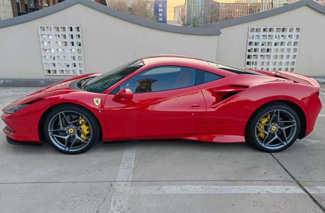 Ferrari F8 - фото 3