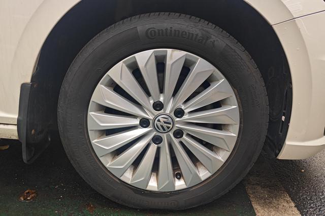Volkswagen Lavida - фото 4