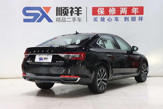 Skoda Superb - фото 3