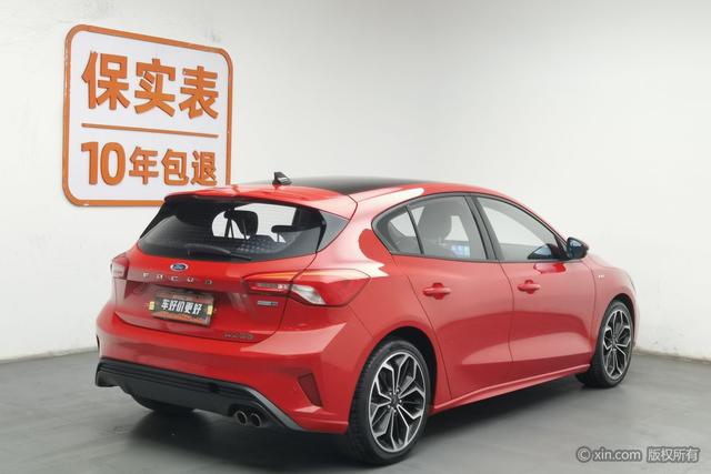 Ford Focus - фото 1