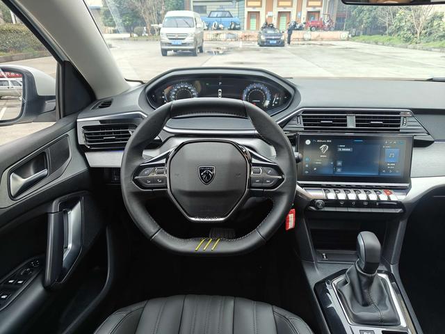 Peugeot 408 - фото 4