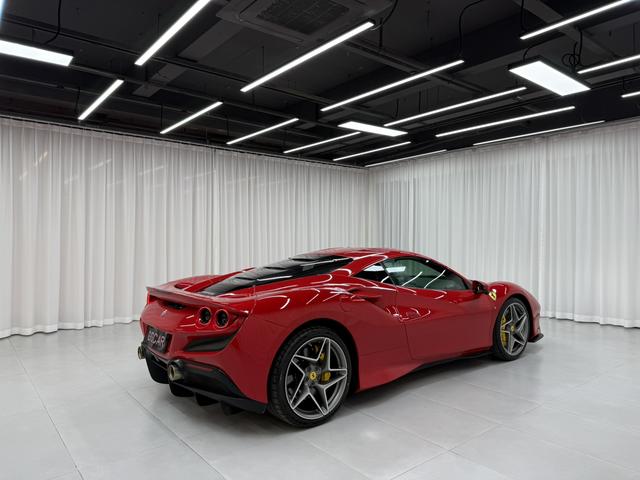 Ferrari F8 - фото 1