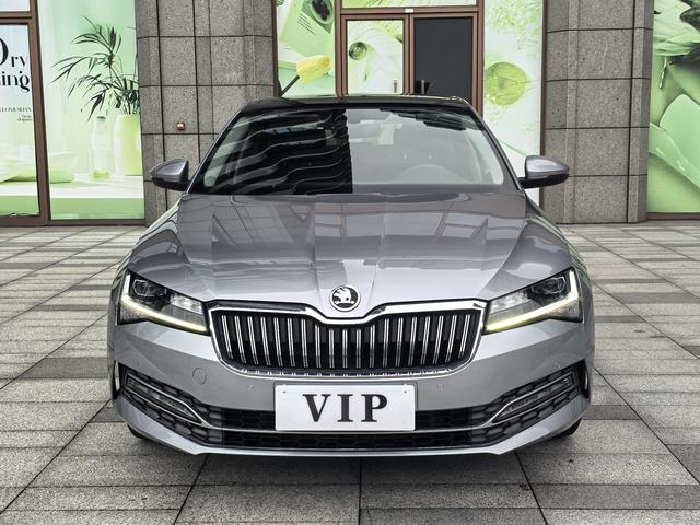 Skoda Superb - фото 1