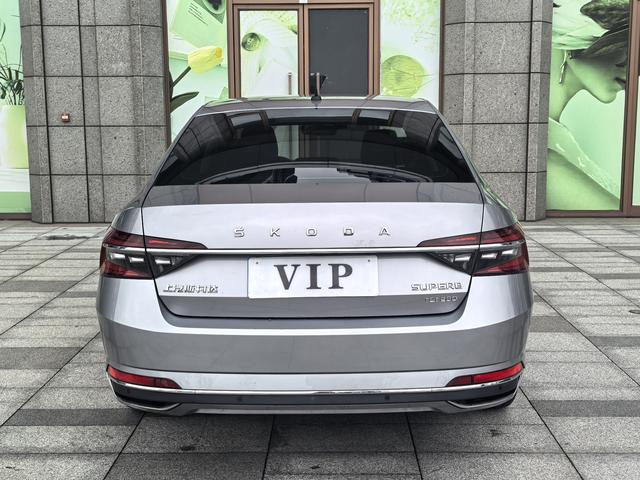 Skoda Superb - фото 4