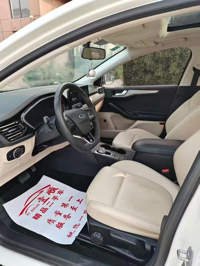Ford Focus - фото 3