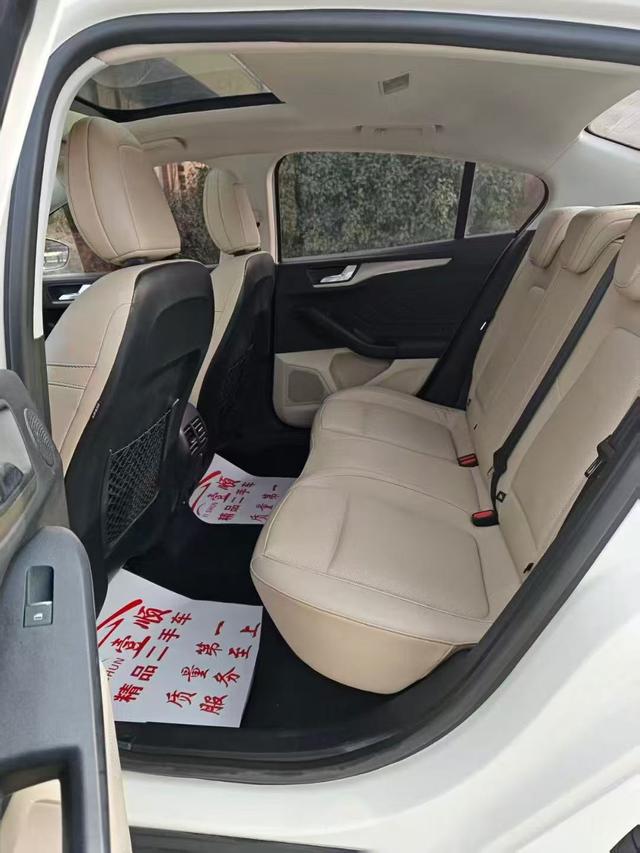 Ford Focus - фото 4