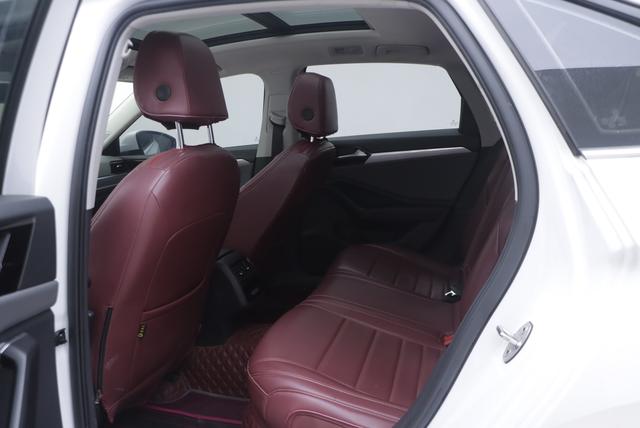 Volkswagen Sagitar - фото 3