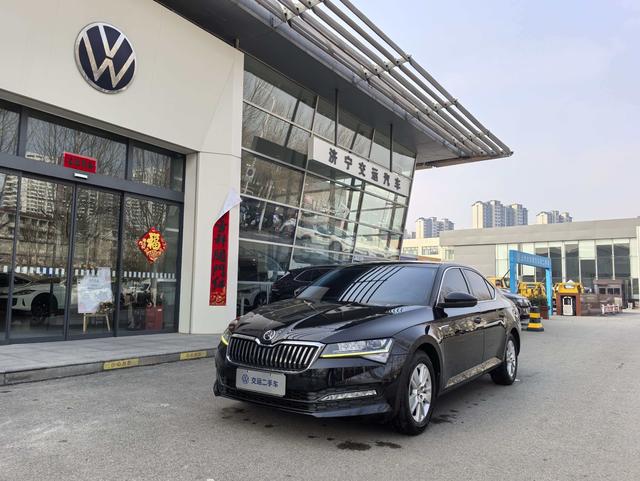 Skoda Superb - фото 0