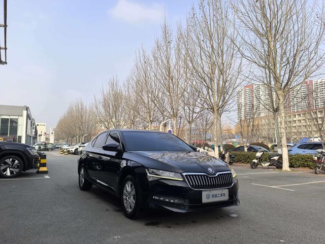 Skoda Superb - фото 2