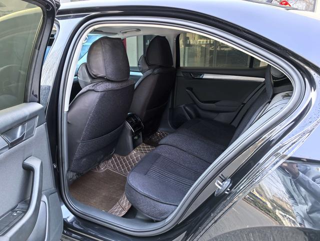 Skoda Superb - фото 3