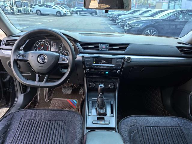Skoda Superb - фото 4