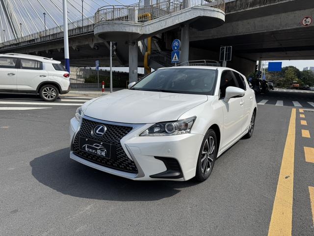 Lexus CT - фото 0