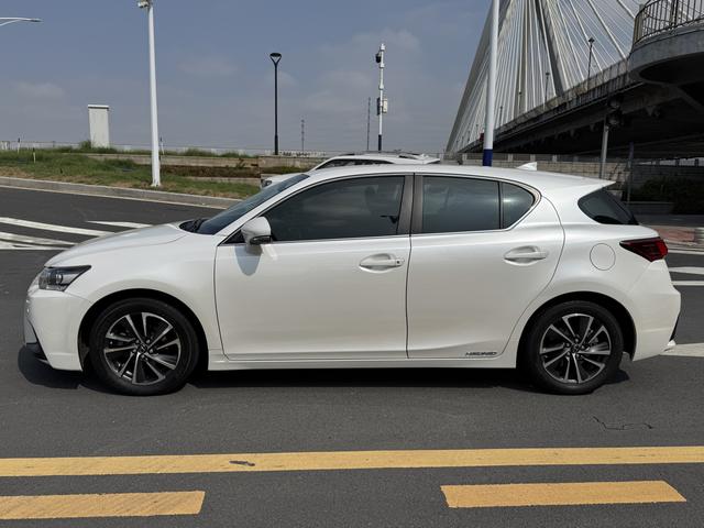Lexus CT - фото 3