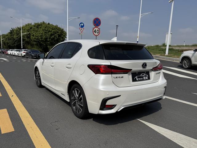 Lexus CT - фото 4
