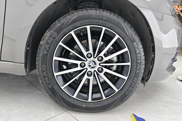 Skoda Octavia - фото 4