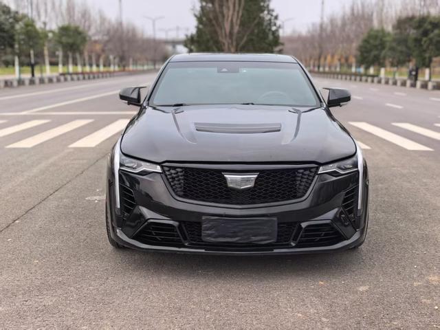 Cadillac CT4 - фото 1