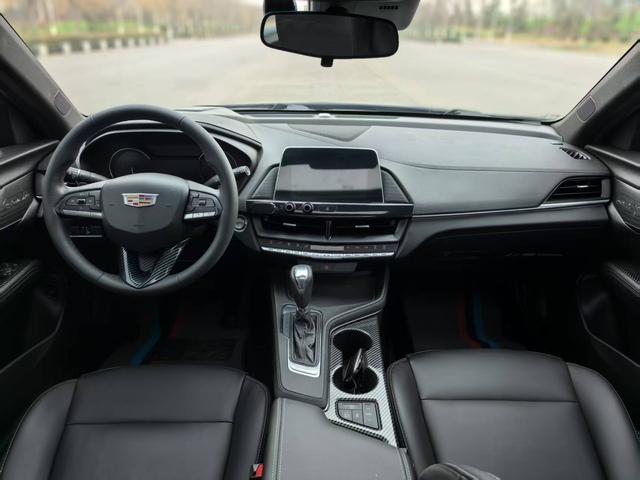 Cadillac CT4 - фото 4