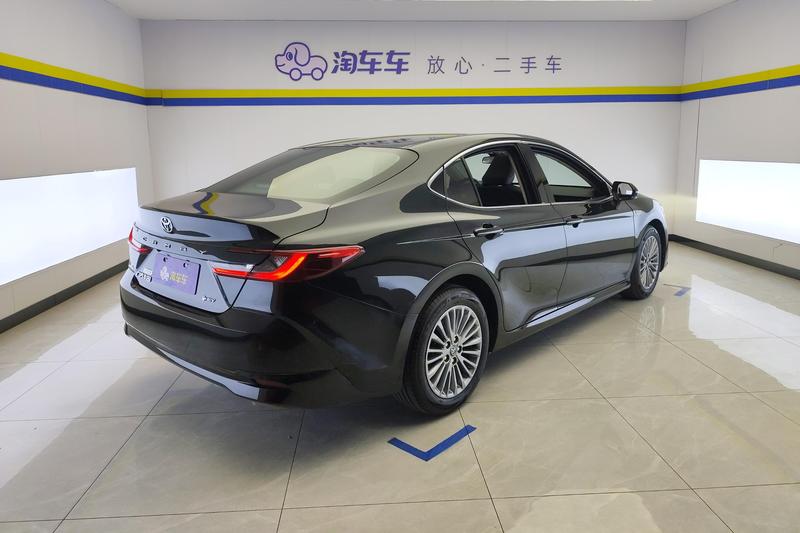 Toyota Camry - фото 2