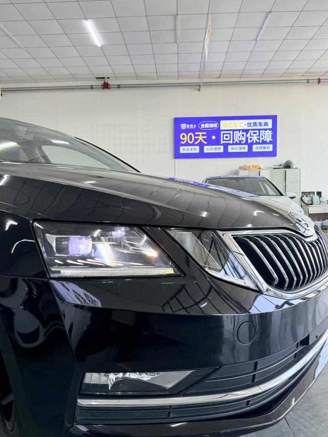 Skoda Octavia - фото 2