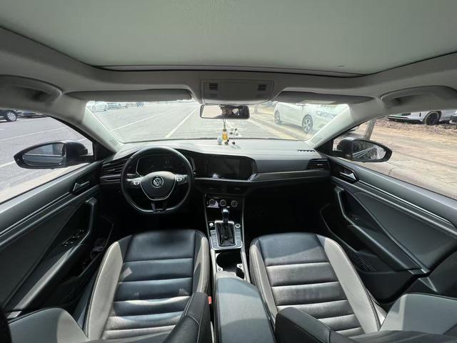 Volkswagen Sagitar - фото 4
