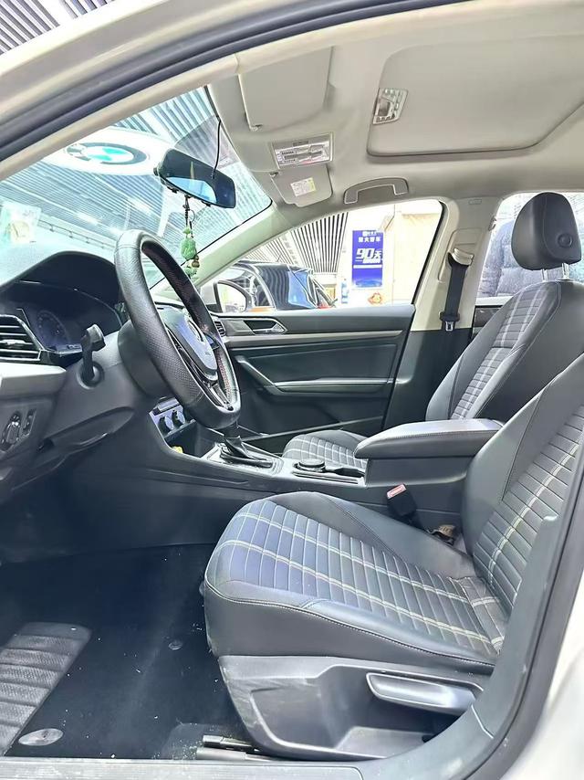 Volkswagen Lavida - фото 2
