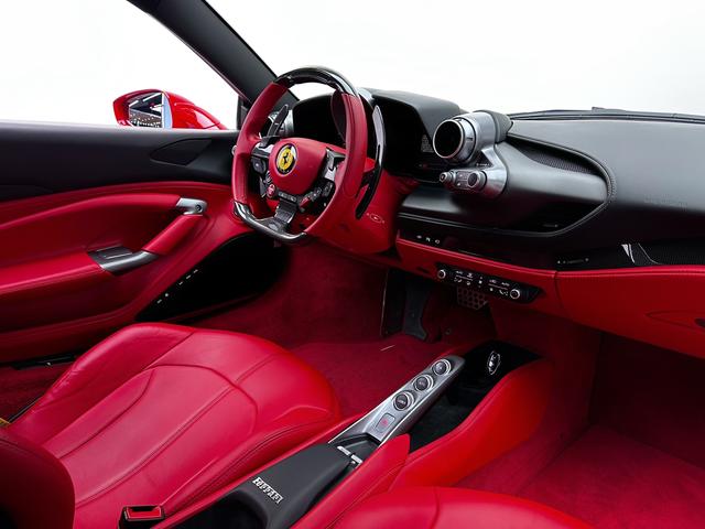 Ferrari F8 - фото 1