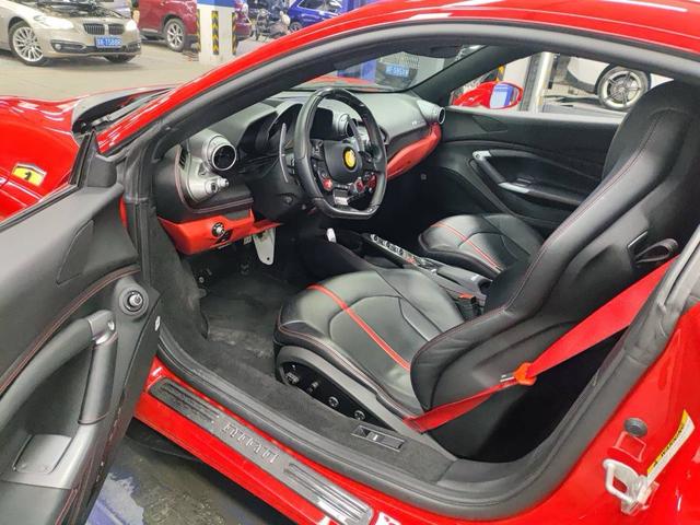 Ferrari F8 - фото 1