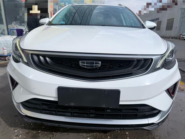 Geely Emgrand GS - фото 1