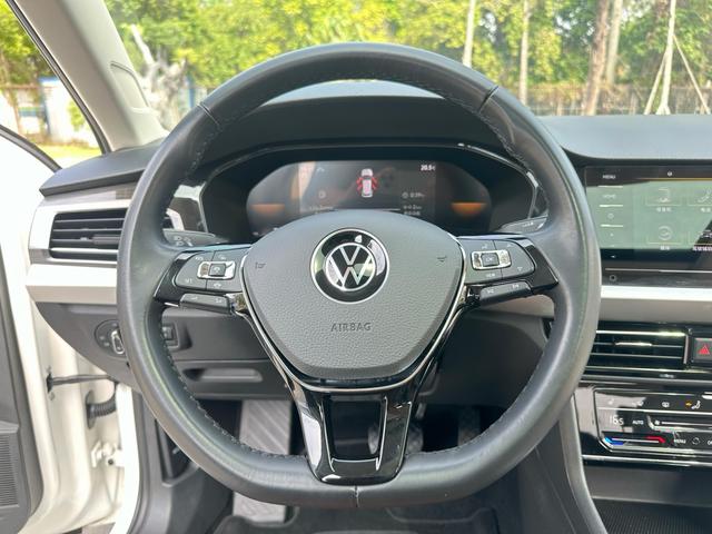 Volkswagen Lavida - фото 4