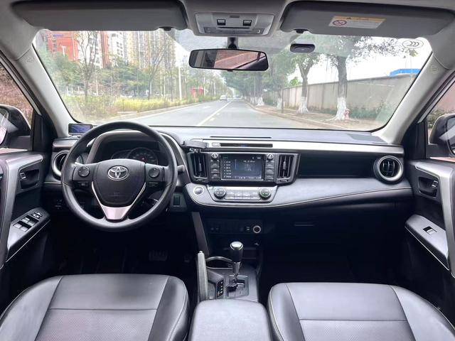 Toyota RAV4 - фото 3