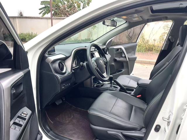 Toyota RAV4 - фото 4