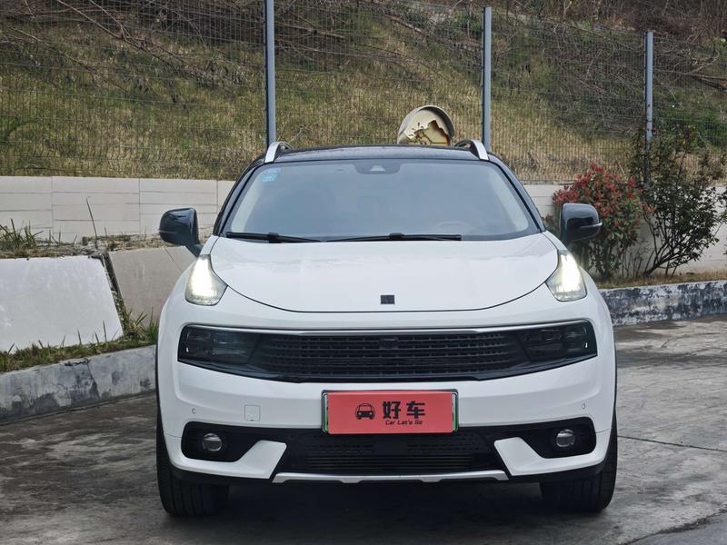 Lynk & Co 01 - фото 1