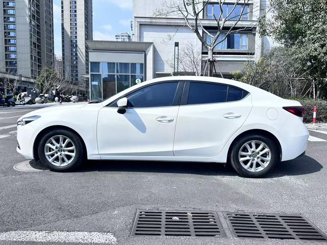 Mazda 3 Axela - фото 2