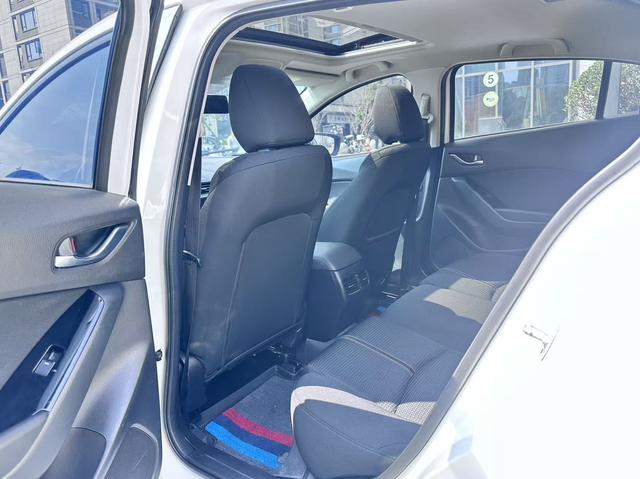 Mazda 3 Axela - фото 4