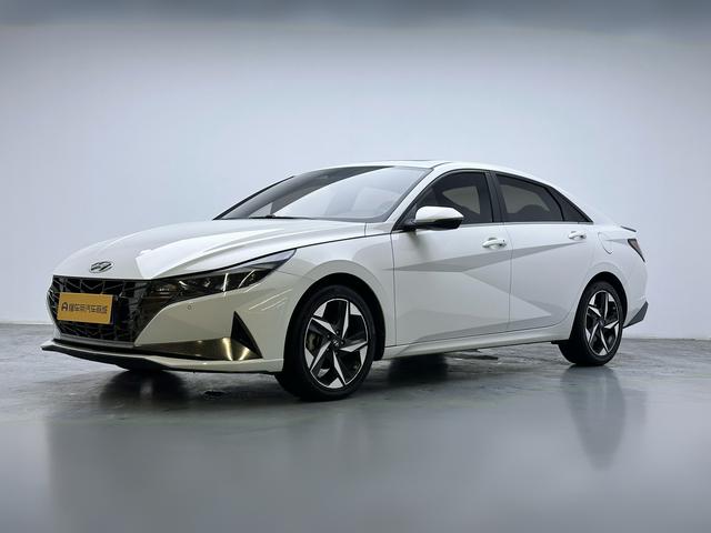 Hyundai Elantra - фото 0