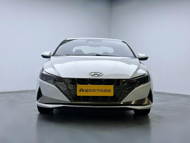Hyundai Elantra - фото 1