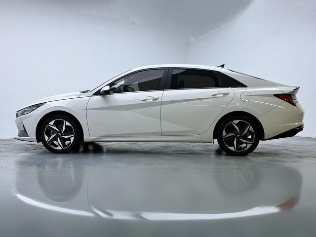 Hyundai Elantra - фото 3
