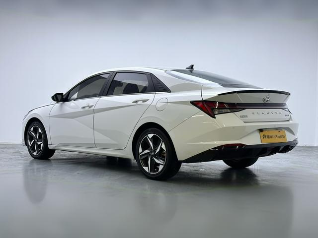 Hyundai Elantra - фото 4
