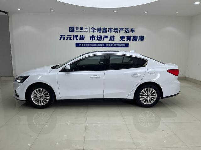 Ford Focus - фото 3