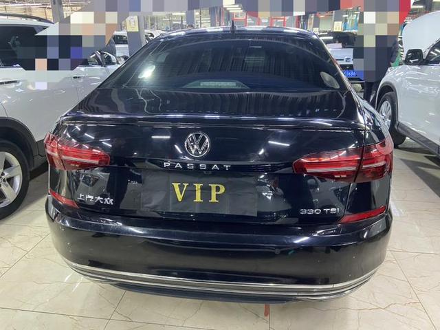 Volkswagen Passat - фото 4