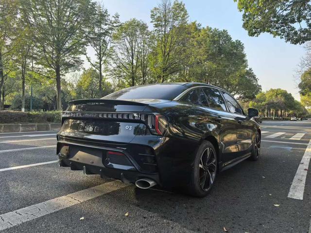 Lynk & Co 03 - фото 3